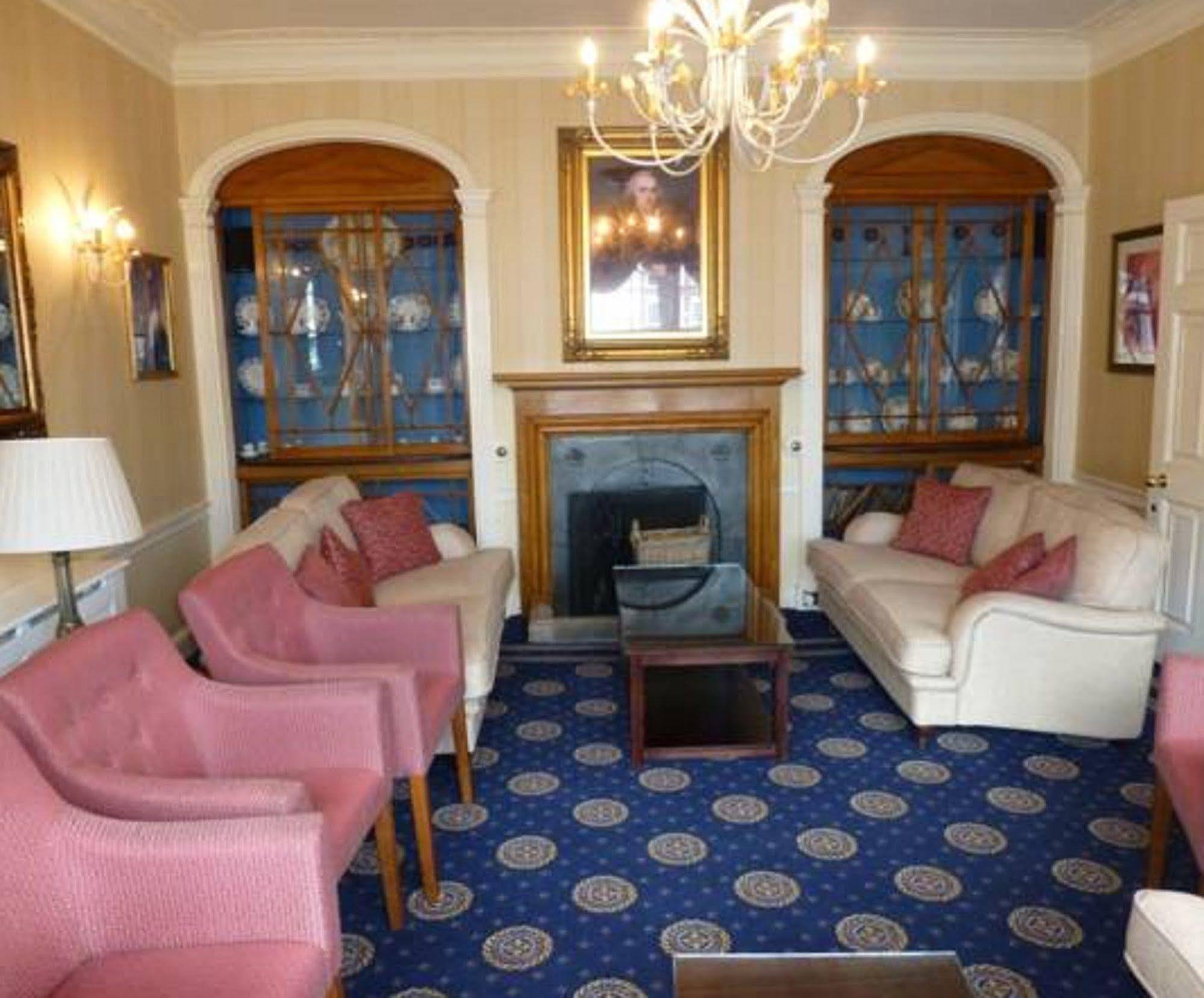 The Bear Hotel Devizes Zewnętrze zdjęcie