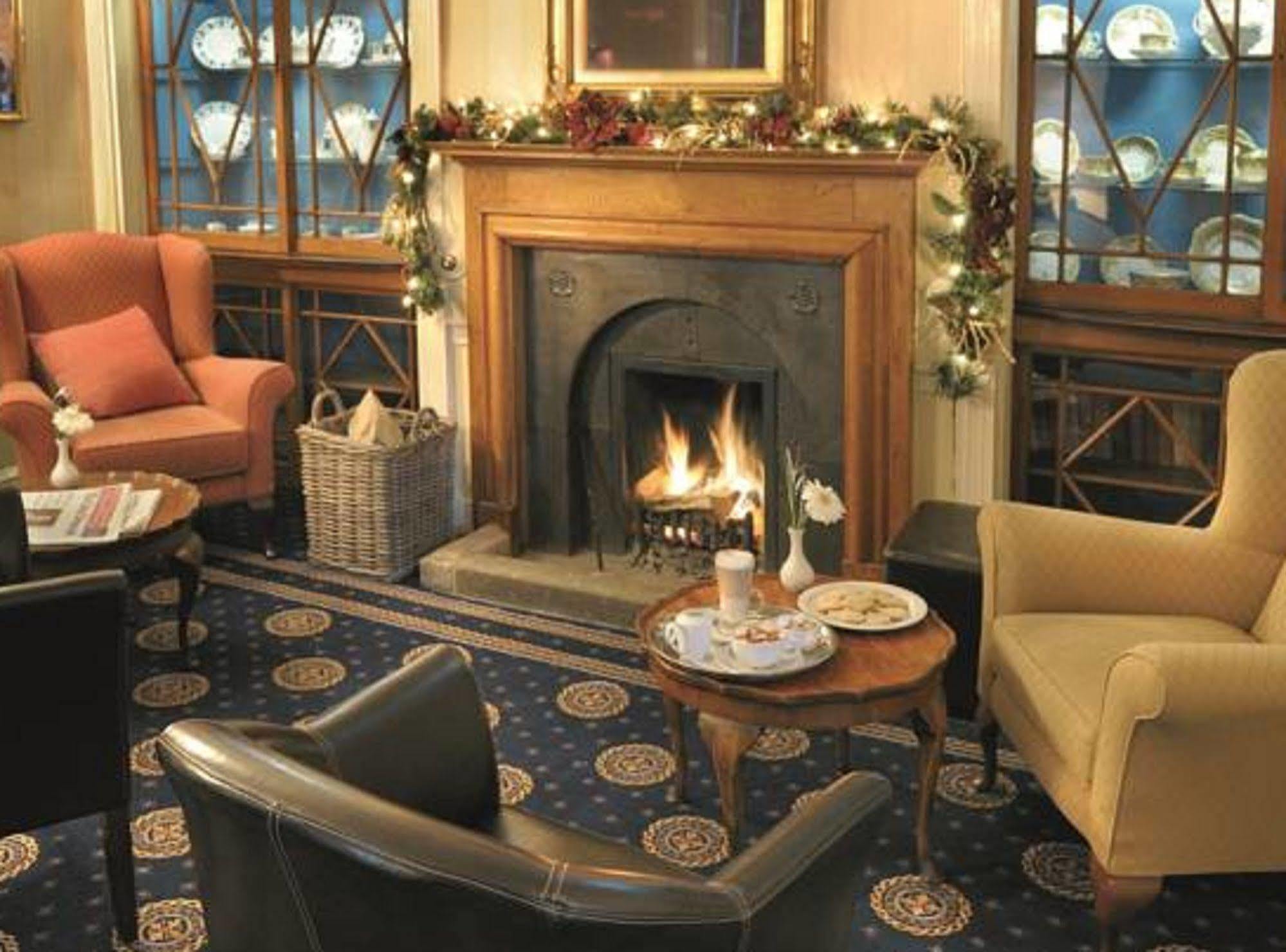The Bear Hotel Devizes Zewnętrze zdjęcie