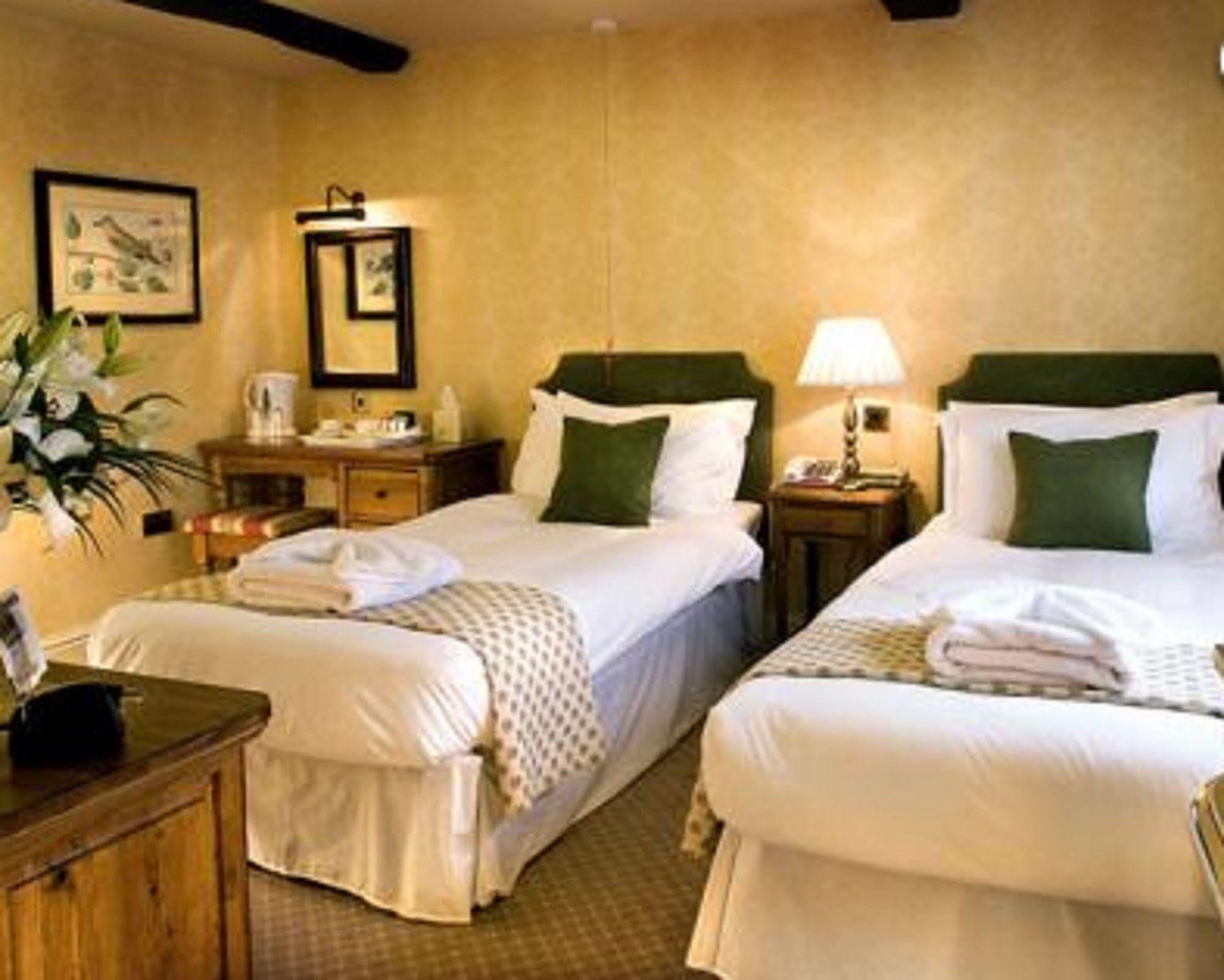 The Bear Hotel Devizes Zewnętrze zdjęcie