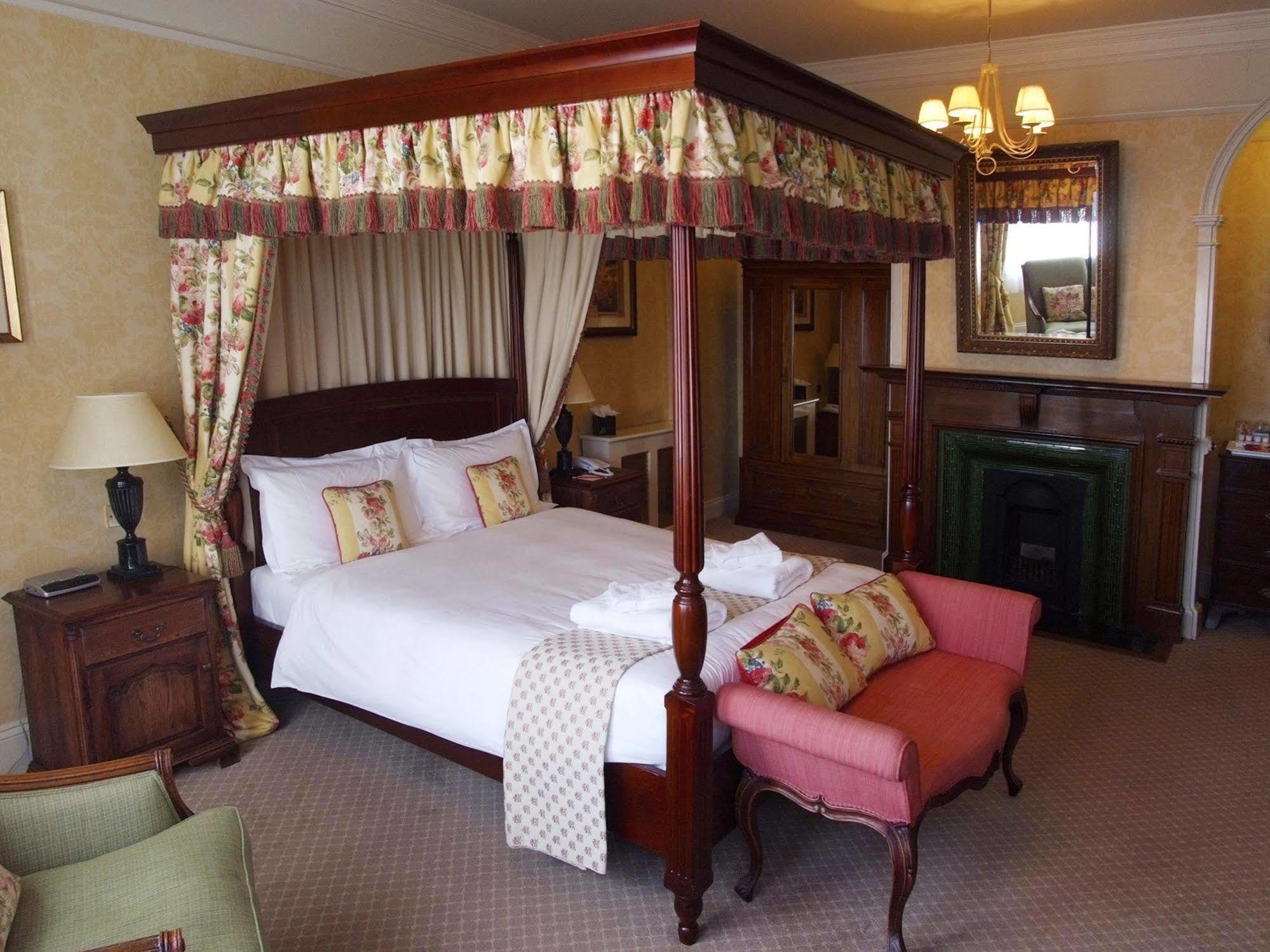 The Bear Hotel Devizes Zewnętrze zdjęcie