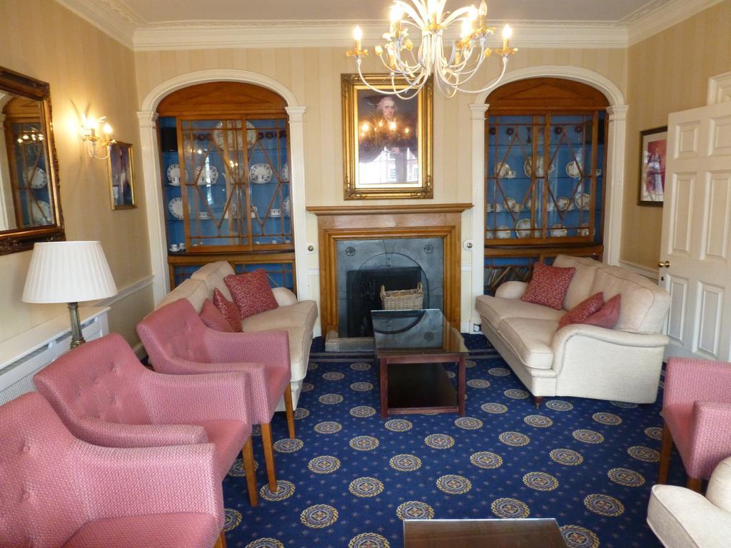 The Bear Hotel Devizes Zewnętrze zdjęcie